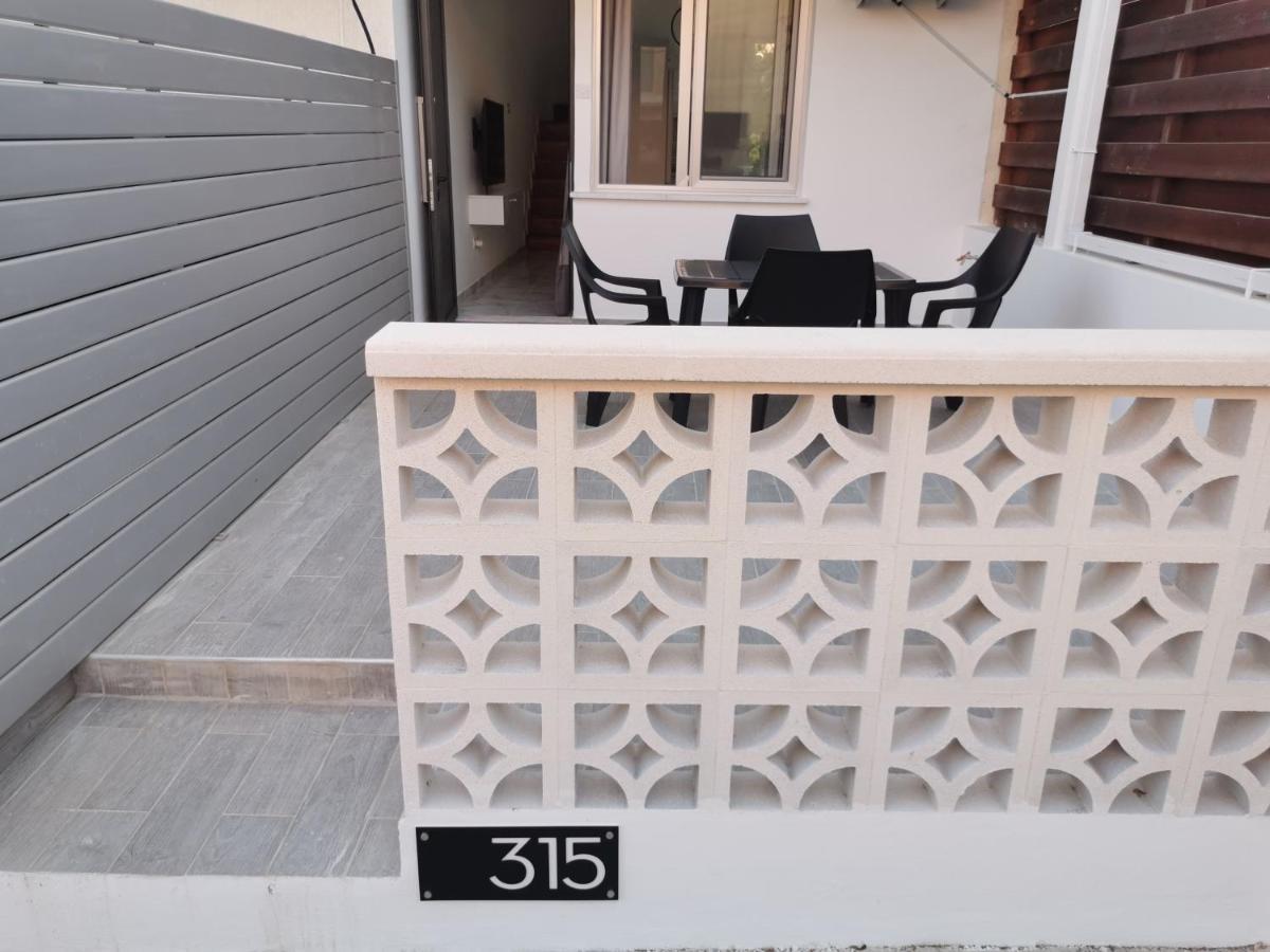 Eros Maisonette In Latchi Area Just 700 Meters Or One-Minute Drive From Polis Municipal Beach מראה חיצוני תמונה
